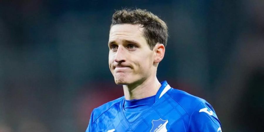 Wurde wie mehrere seiner Teamkollegen positiv auf das Coronavirus getestet: Sebastian Rudy. Foto: Uwe Anspach/dpa