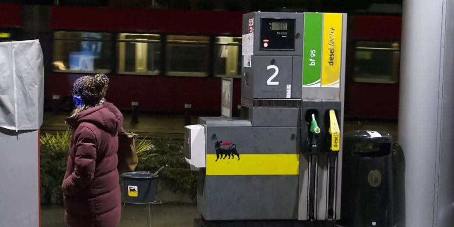 Das Radio- und Podcast Festival Sonohr schickt seine Zuhörenden dieses Jahr unter anderem an die Tankstelle.