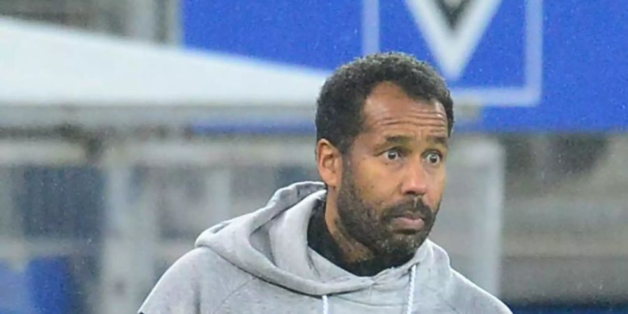 Muss vor dem Heimspiel gegen Jahn Regensburg Ausfälle kompensieren: HSV-Trainer Daniel Thioune. Foto: Daniel Bockwoldt/dpa