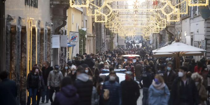 Die Kauflaune in Italien steigt auf ein Rekordhoch. Shopping Rom