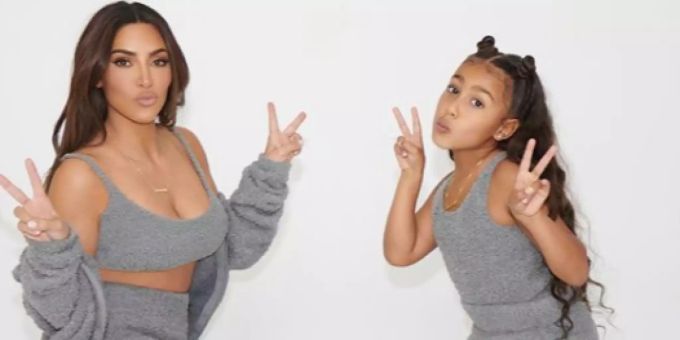 «SKIMS Cozy» - Kim Kardashians Töchter modeln für ihre Kinderkollektion