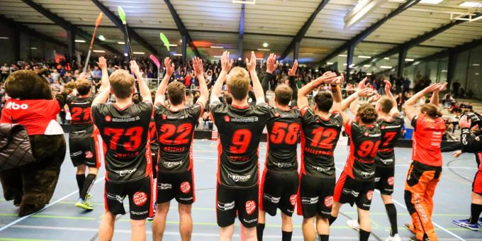 Als das Spielen noch erlaubt war: Der UHC Uster bei einem Spiel gegen Floorball Köniz. UHC Uster