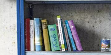 Bücherschrank