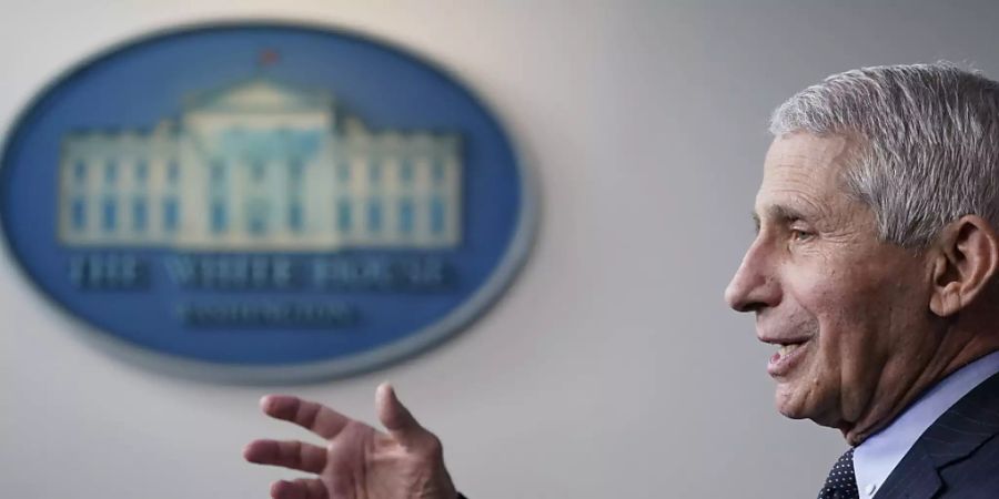 dpatopbilder - Anthony Fauci, Direktor des National Institute of Allergy and Infectious Diseases, spricht mit Reportern im James Brady Press Briefing Room im Weissen Haus. Foto: Alex Brandon/AP/dpa