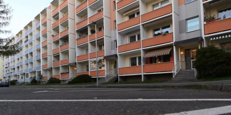 Leer zeigt sich der Stadtteil Markersdorf in Chemnitz während der Evakuiereung. Foto: Hendrik Schmidt/dpa-Zentralbild/dpa