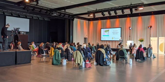 An der Fachtagung wurden Forschungsergebnisse zu Trauma und zu sexualisierter Gewalt diskutiert und Best-Practice-Beispiele aus Traumatherapie, Restaurative Justice und Opfer-Täter-Dialog vorgestellt. Fachtagung
