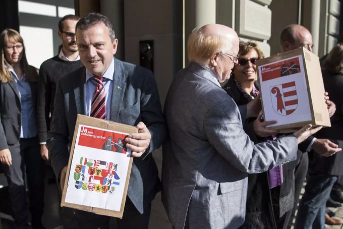 Walter Wobmann (links), Nationalrat SVP SO und Initiant der Initiative mit alt Nationalrat Ulrich Schlüer vom Egerkinger Komitee. Verhüllungsverbot Walter Wobmann