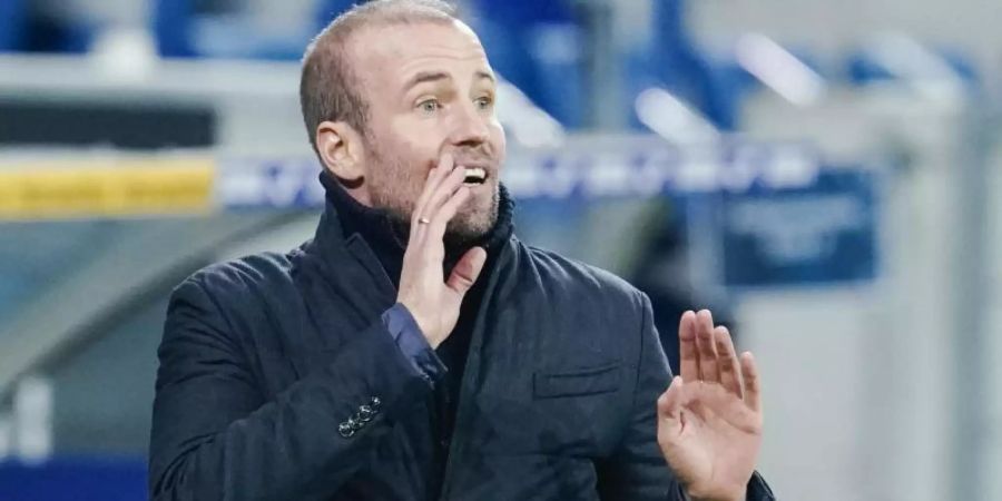Hatte in seinem Kader zahlreiche Corona-Fälle: Hoffenheim-Coach Sebastian Hoeness. Foto: Uwe Anspach/dpa