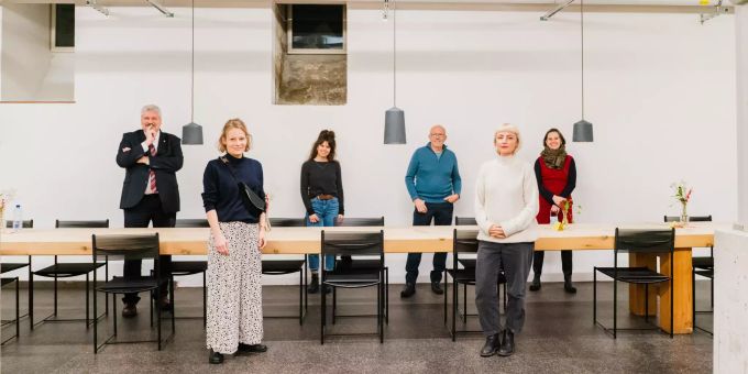 V.l. Michael Künzle (Stadtpräsident), Sarah Hablützel (Förderpreis), Franca Bernhart, Peter Grüter, Eve Hübscher (Kulturpreis, stellvertretend für das Team des Oxyd), Nicole Kurmann (Leiterin Bereich Kultur).