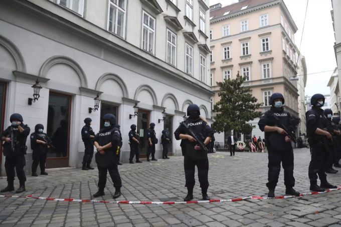 Auch heute Mittwoch gilt in Österreich eine Staatstrauer – und höchste Alarmstufe. österreich attentat