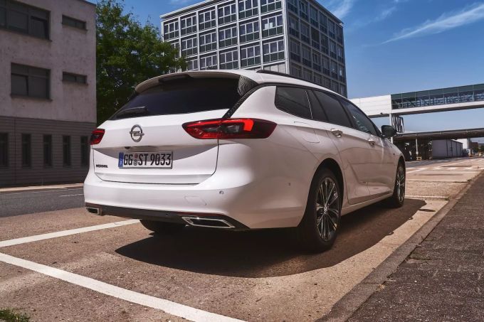 Besonders in der Ultimate-Ausstattung lässt der neue Opel Insignia keine Wünsche offen Opel Insignia Sports Tourer