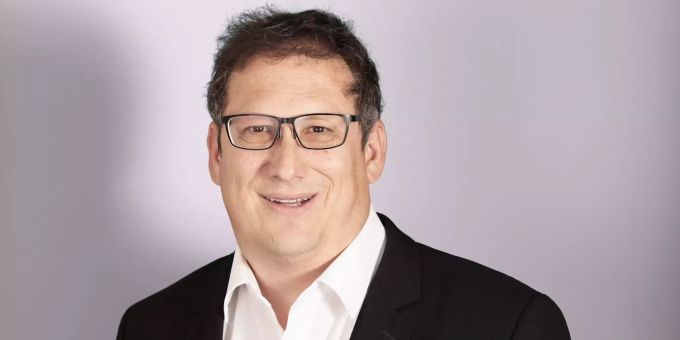 Jon Samuel Plotke, CEO der ASSEPRO in Pfäffikon. ASSEPRO Pfäffikon