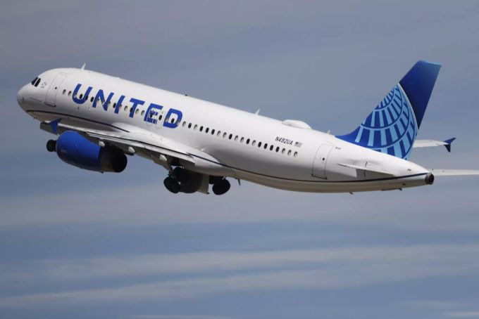 Ein Flugzeug der United Airlines beim Start. United Airlines
