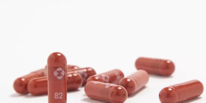 Dieses undatierte von Merck & Co. zur Verfügung gestellte Foto zeigt ein neues antivirale Corona-Medikament. (Archivbild). Foto: Uncredited/Merck & Co./AP/dpa Dieses undatierte von Merck & Co. zur Verfügung gestellte Foto zeigt ein neues antivirale Corona-Medikament. (Archivbild). Foto: Uncredited/Merck & Co./AP/dpa