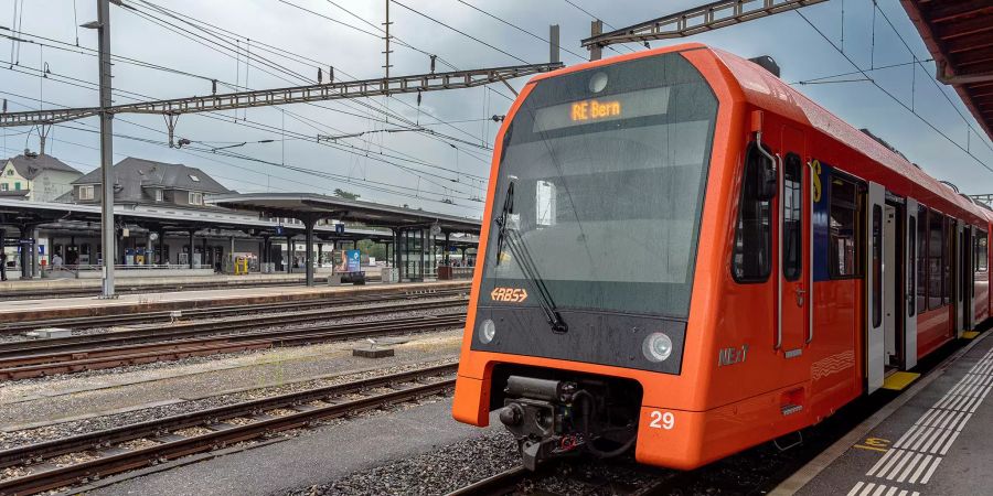 Der Bahnhof Solothurn mit dem Regioexpress der RBS nach Bern.