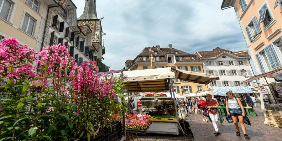Markt auf dem Marktplatz in Solothurn.