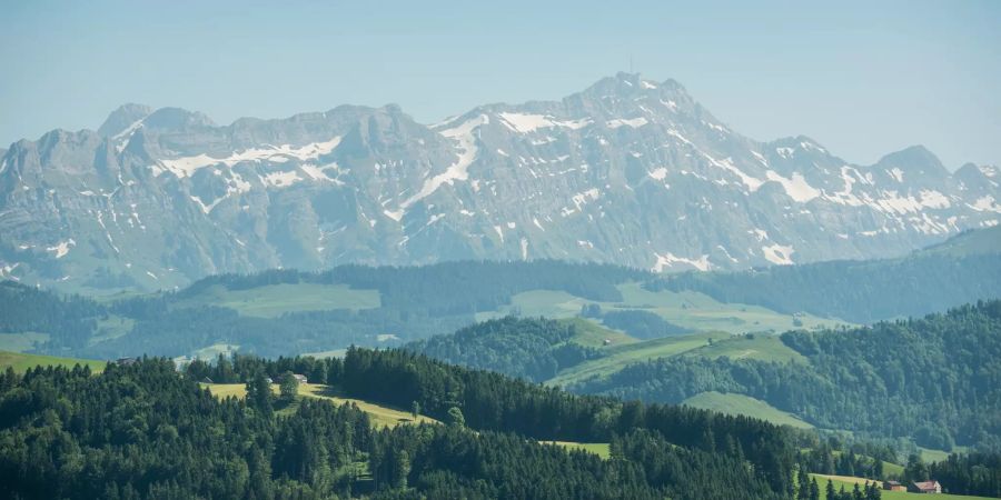 Blick von der Gemeinde Teufen auf das Säntismassiv.