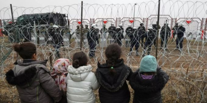Flüchtlinge an der Grenze zwischen Belarus und Polen Flüchtlinge an der Grenze zwischen Belarus und Polen