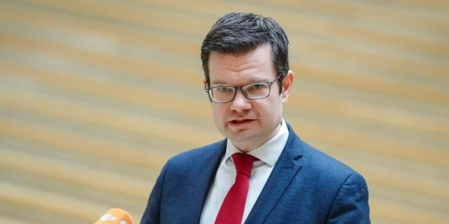 Der neue Bundesjustizminister Marco Buschmann will Verstösse gegen eine mögliche allgemeine Corona-Impfpflicht mit Bussgeldern ahnden. Foto: Kay Nietfeld/dpa