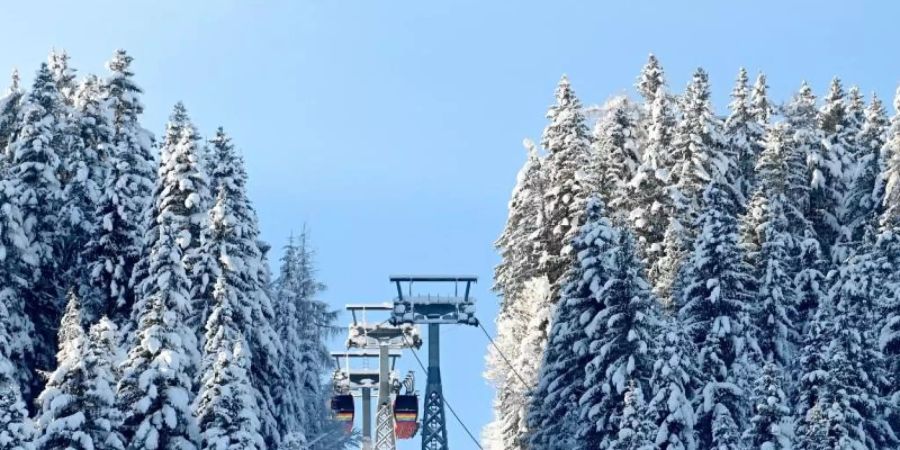 Im Tirol ist ein Mädchen auf der Skipiste verunglückt und fast erfroren. (Symbolbild)