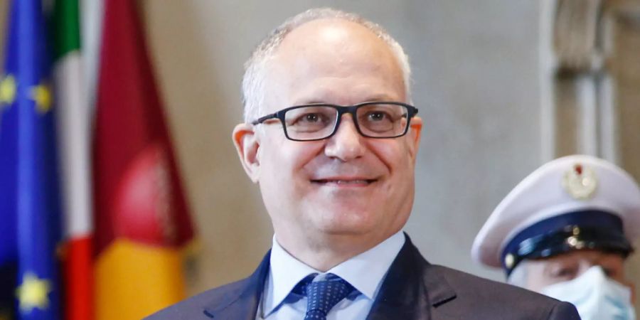 Roms neuer Bürgermeister Roberto Gualtieri stellt einen Sonderputzplan gegen den Müll in seiner Stadt vor. Foto: Cecilia Fabiano/LaPresse via ZUMA Press/dpa