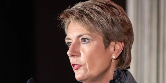 Bundesrätin Karin Keller Sutter sieht eine Verrohung der Sitten im Internet. (Archivbild) Bundesrätin Karin Keller Sutter sieht eine Verrohung der Sitten im Internet. (Archivbild)