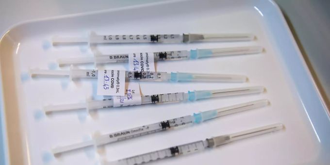 Coronavirus: Die Nachfrage nach Auffrischimpfungen ist gross. Täglich registrieren sich 400 bis 600 Personen für die Booster-Impfung gegen das Coronavirus. (Symbolbild) coronavirus