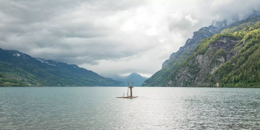 Der Walensee in Walenstadt im Kanton St. Gallen.