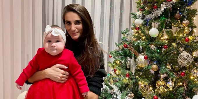 Shqipe Sylejmani mit ihrer Nichte am Silvestertag 2021. Shqipe