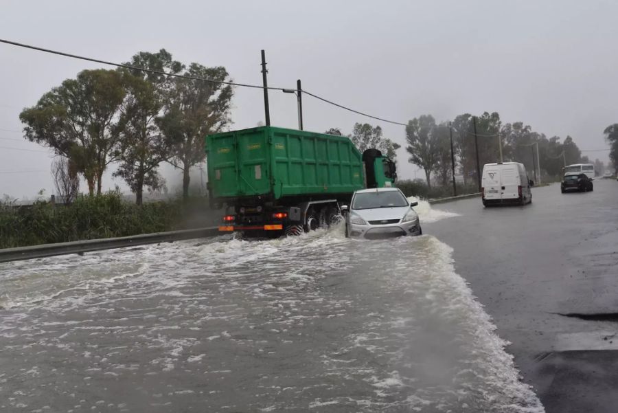 Unwetter: Strasse in Catania