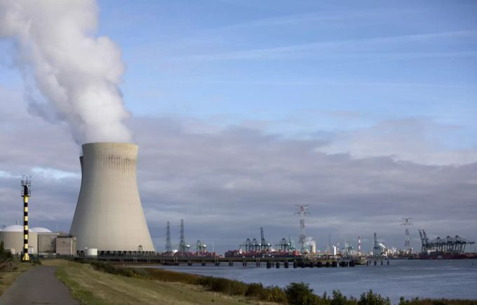 Das Atomkraftwerk in Doel (B). doel