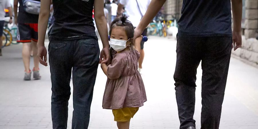 ARCHIV - Die Geburtenrate in China ist auf den niedrigsten Stand seit mehr als vier Jahrzehnten gefallen. Foto: Mark Schiefelbein/AP/dpa