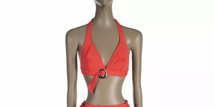 Das Bikini-Museum in Bad Rappenau nimmt einen korallfarbenen Zweiteiler der 2011 gestorbenen Sängerin Amy Winehouse in seine Sammlung auf. Foto: Julien‘s Auctions/BikiniARTmuseum/dpa