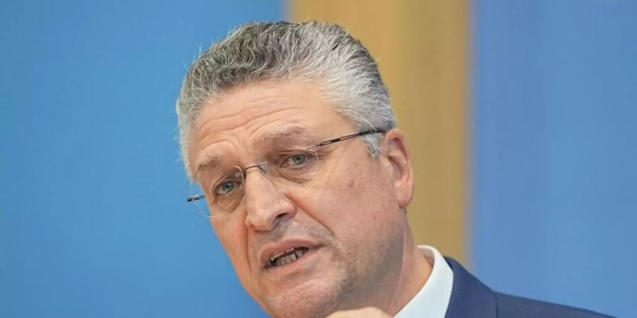 Lothar Wieler bei einer Pressekonferenz. Der Präsident des Robert Koch-Instituts sieht sich massiven Bedrohungen ausgesetzt. Foto: Michael Kappeler/dpa