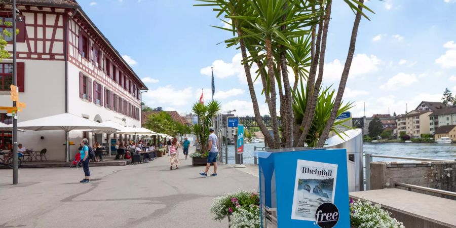 Schiffsabfahrt in Schaffhausen Richtung Stein am Rhein.