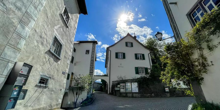 Im Dorfzentrum der Gemeinde Felsberg.