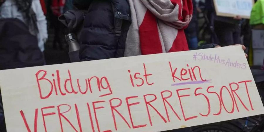 "Bildung ist kein Verliererressort": Momentaufnahme von einer Demonstration für mehr Chancengleichheit im Schulsystem. Foto: Jörg Carstensen/dpa/Archiv