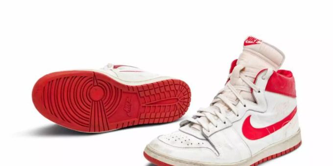 New York - Michael-Jordan-Turnschuhe in der Versteigerung