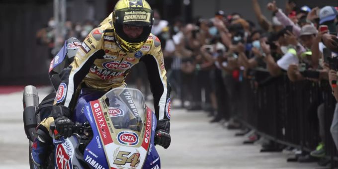 Toprak Razgatlioglu (Yamaha) feiert den Titelgewinn in der Motorrad-Weltmeisterschaft. Toprak Razgatlioglu Motorrad-Weltmeisterschaft