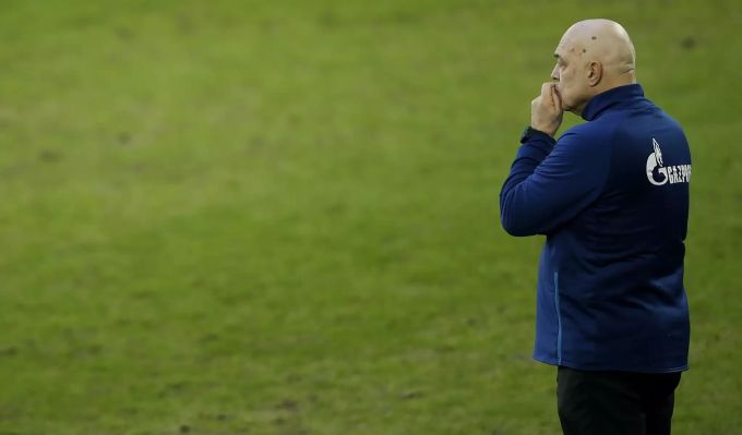 Christian Gross, Trainer von Schalke 04, während dem Spiel gegen Bayern München. Christian Gross