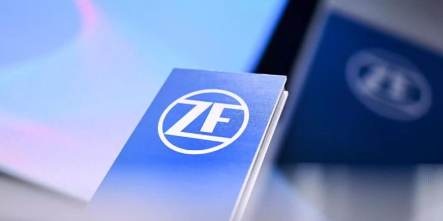 Der Autozulieferer ZF schliesst das vergangene Jahr mit einem dicken Umsatzminus und deutlichem Nettoverlust ab. Foto: Felix Kästle/dpa