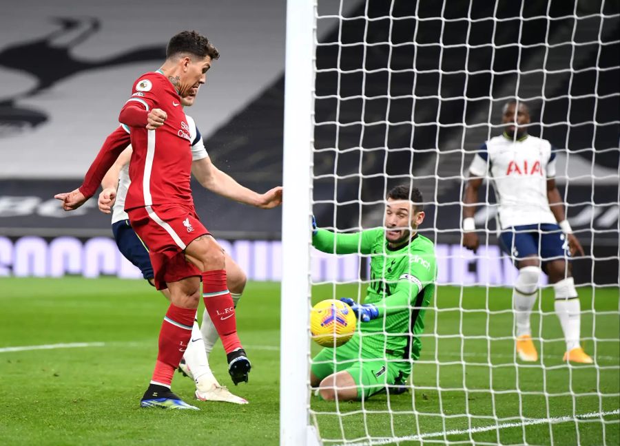Roberto Firmino erzielt die Führung für Liverpool.