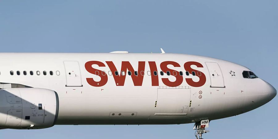 Kunden erhaltne weitergehenden Versicherungsschutz bei der Swiss: Ein Flugzeug im Landeflug (Archivbild).