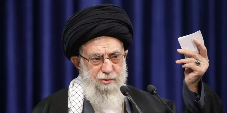 Twitter hat einen Beitrag des iranischen geistlichen Oberhauptes, Ayatollah Ali Chamenei, im Zusammenhang mit den Impfungen gegen das Coronavirus gelöscht. (Archivbild)