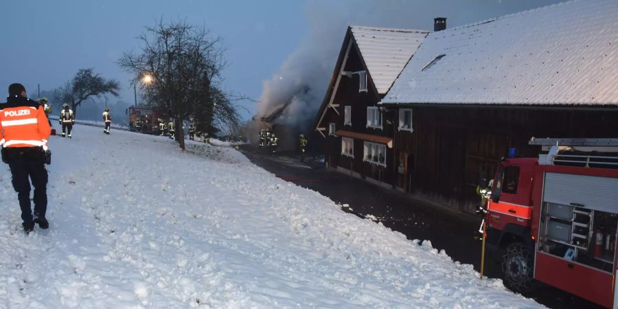 Oberhelfenschwil SG: Brand in freistehender Garage