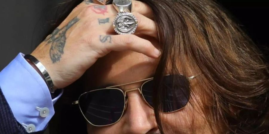 In «Minamata» spielt Johnny Depp den legendären US-Fotografen W. Eugene Smith. Foto: Aaron Chown/PA Wire/dpa