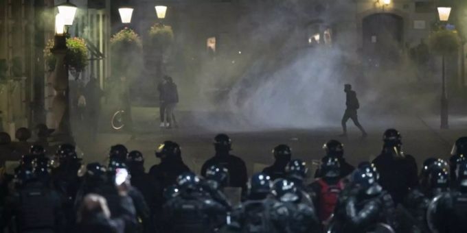 Konfrontation zwischen Demonstranten und Polizei in Ljubljana Konfrontation zwischen Demonstranten und Polizei in Ljubljana