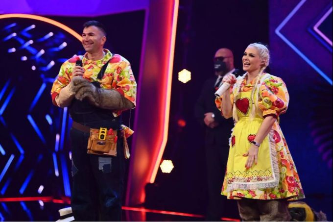 Daniela Katzenberger und ihr Mann Lucas Cordalis steckten im Erdmännchen-Kostüm. Costa und Daniela