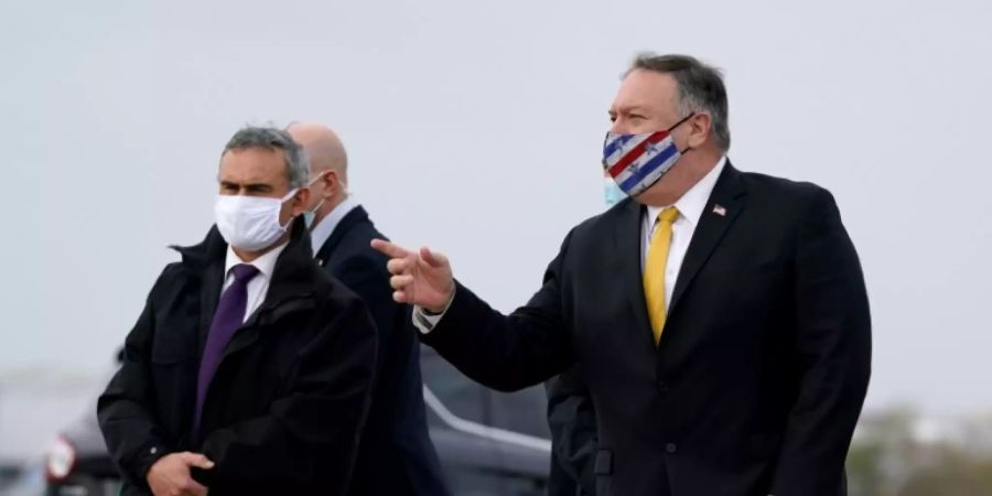 Pompeo am Flughafen Le Bourget bei Paris