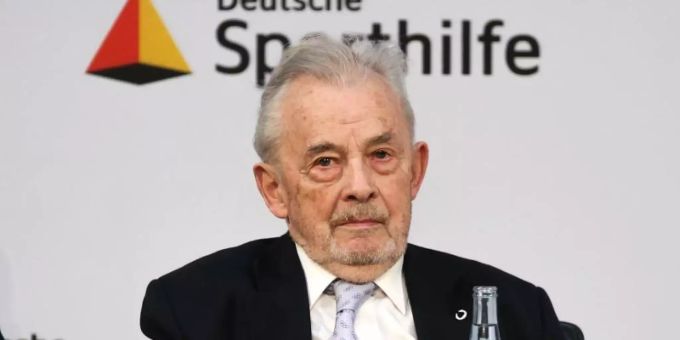 Der frühere Sport-Funktionär Walther Tröger ist im Alter von 91 Jahren gestorben. Foto: Andreas Gora/dpa Der frühere Sport-Funktionär Walther Tröger ist im Alter von 91 Jahren gestorben. Foto: Andreas Gora/dpa